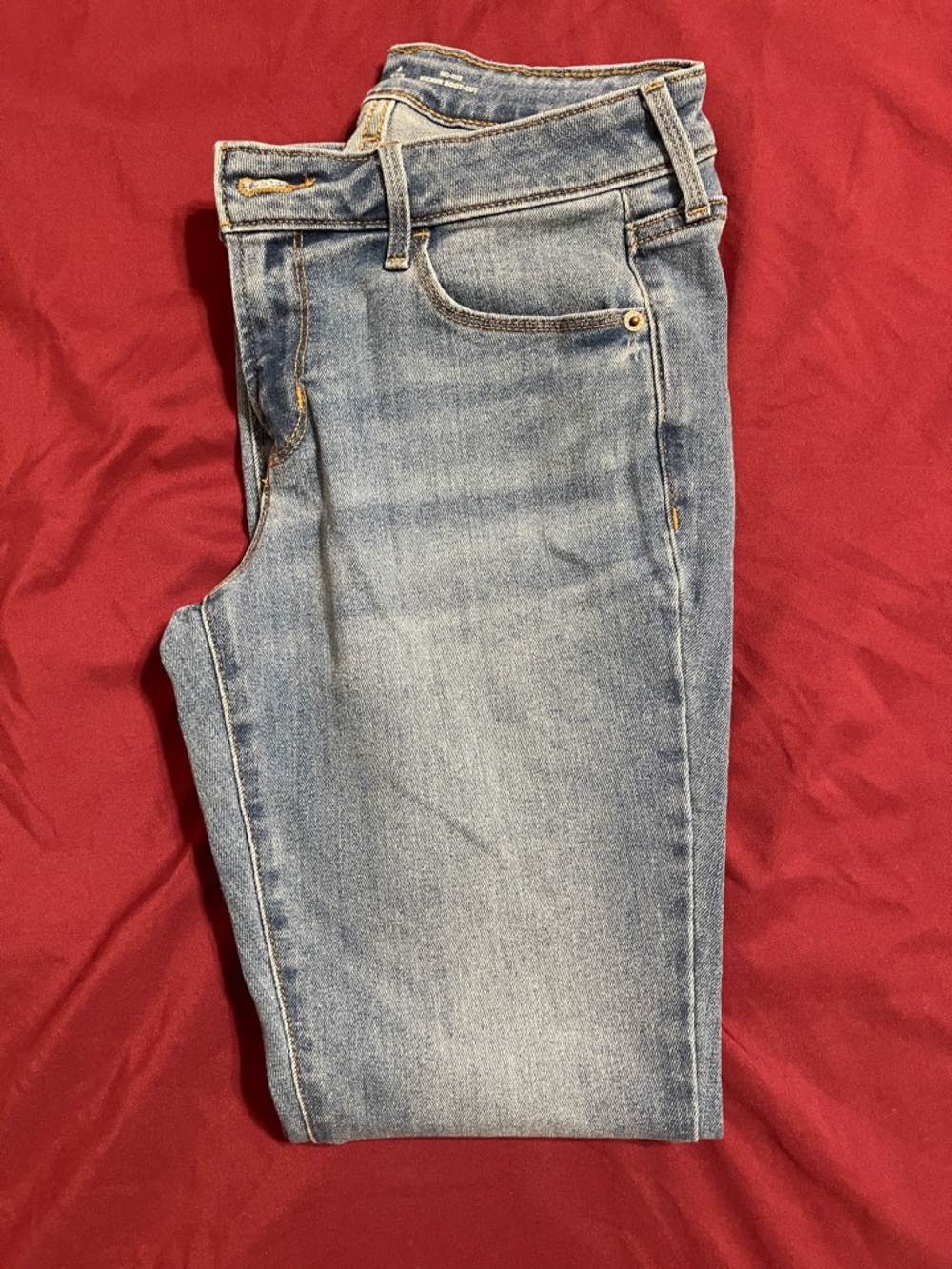 Size 4 Petite Old Navy Boot-Cut Jeans in Faded Blue - Picture 2 of 3